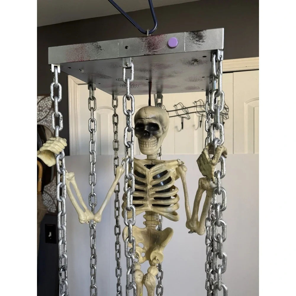 VTG Gemmy Skeleton Hanging Animated Caged Screaming Motion & Sound Activated 36
